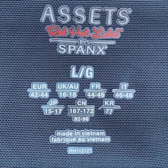Assets by Spanx Red Hot Label Women’s Leggings Size Large - Picture 3 of 3